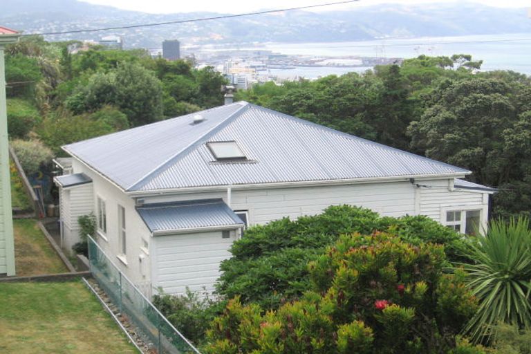 Photo of property in 30 Dorking Road, Brooklyn, Wellington, 6021