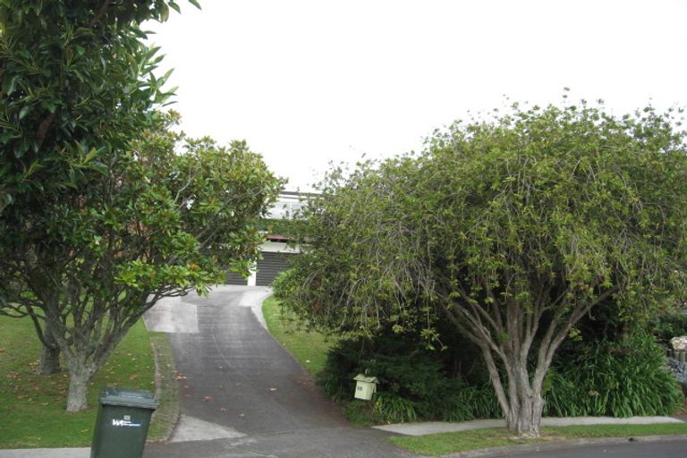 Photo of property in 10 Nickleby Place, Mellons Bay, Auckland, 2014