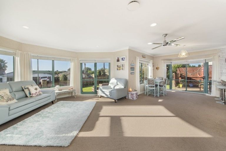 Photo of property in 6 Maddison Place, Welcome Bay, Tauranga, 3112