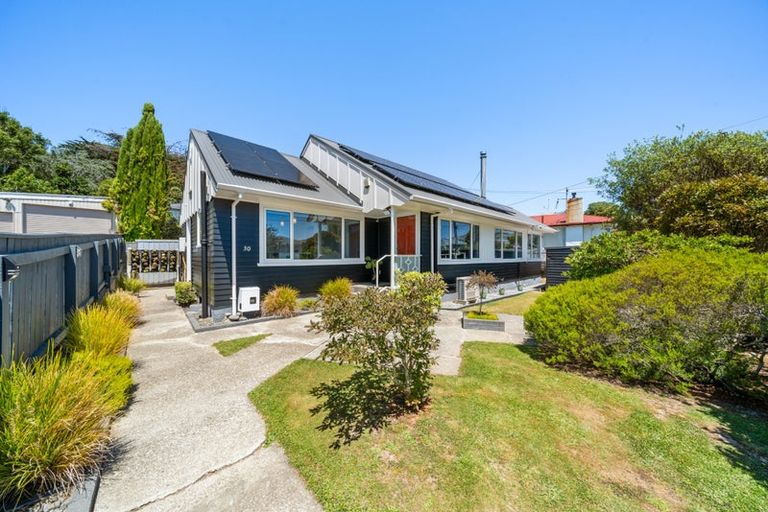 Photo of property in 30 Beazley Avenue, Paparangi, Wellington, 6037