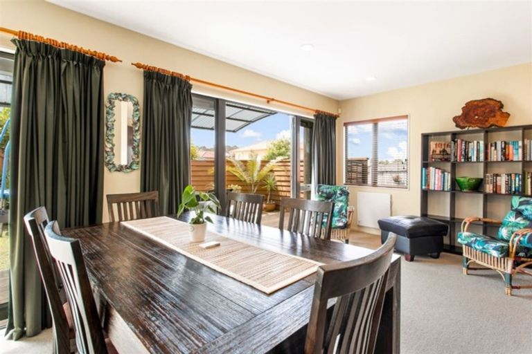 Photo of property in 44 Roy Maloney Drive, Henderson, Auckland, 0612