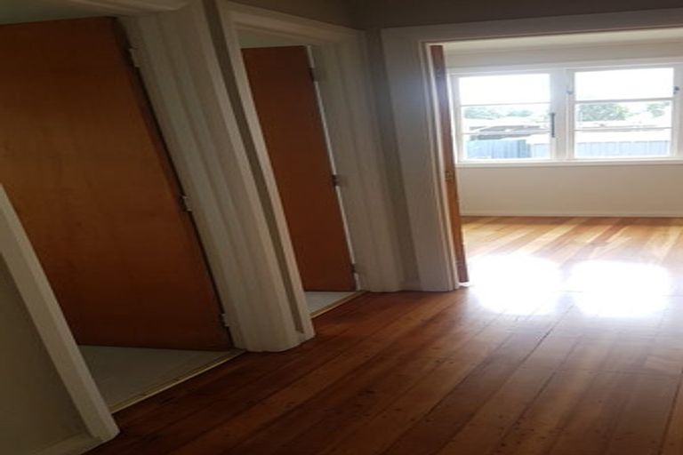 Photo of property in 614 Featherston Street, Roslyn, Palmerston North, 4414