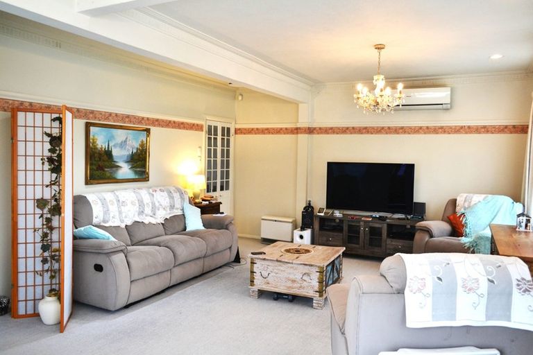 Photo of property in 243/1 Stokes Valley Road, Stokes Valley, Lower Hutt, 5019