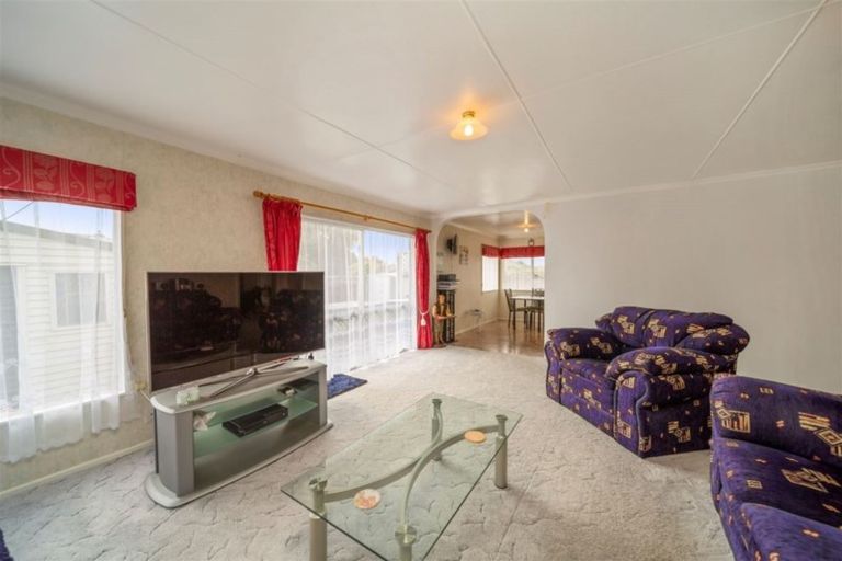 Photo of property in 2 Campbell Street, Hawera, 4610