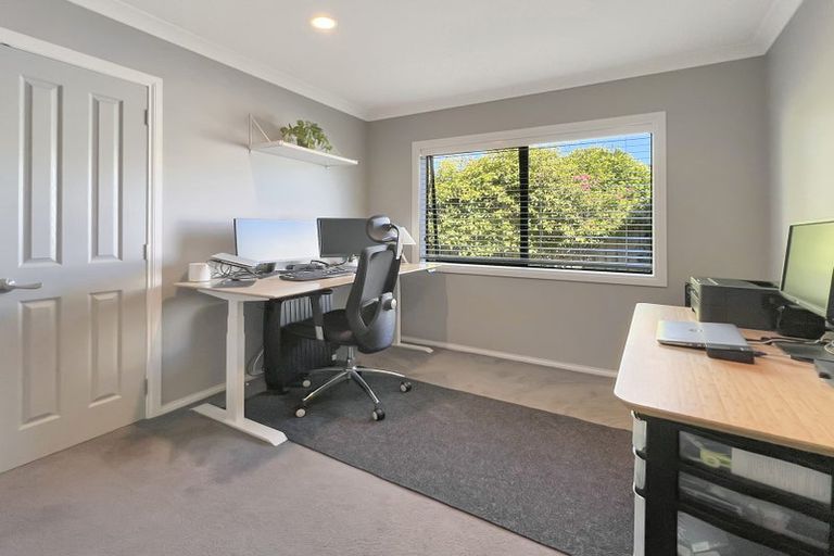 Photo of property in 15 Ina Ville Drive, Pukekohe, 2120