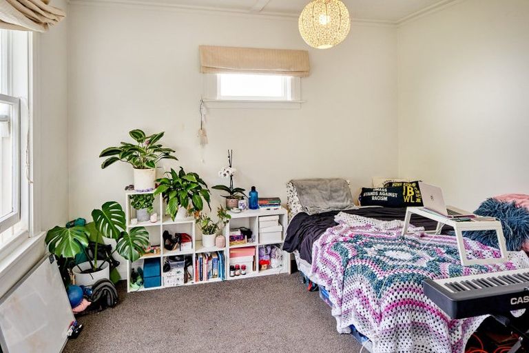 Photo of property in 24 Garden Road, Northland, Wellington, 6012