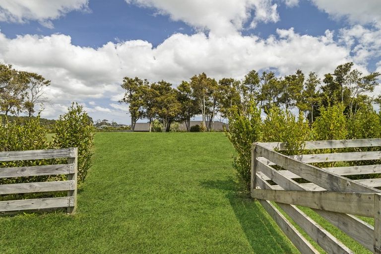 Photo of property in 2 Kelly Road, Riverhead, 0820