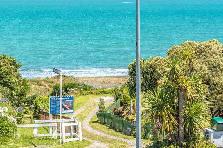 Photo of property in 4 Kapiti Terrace, Castlecliff, Whanganui, 4501