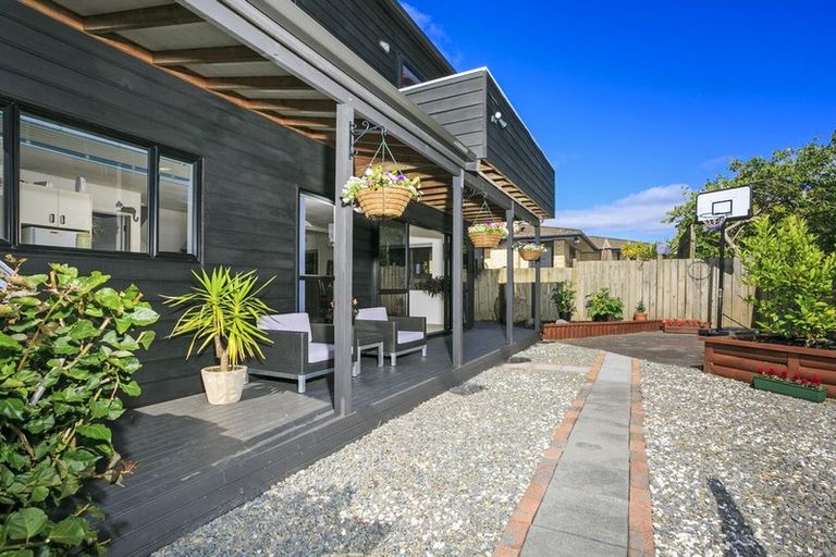 Photo of property in 2/182 Queen Street, Northcote Point, Auckland, 0627