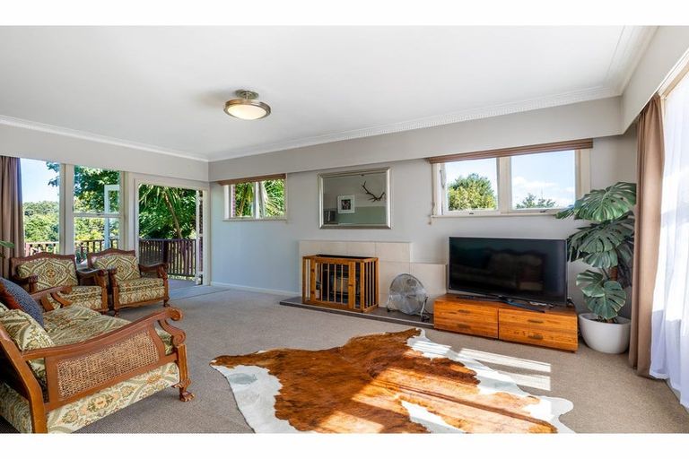 Photo of property in 52 Sylvan Crescent, Te Atatu South, Auckland, 0610