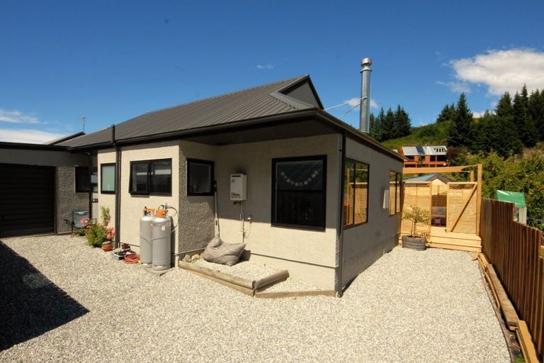 Photo of property in 8b Watts Road, Fernhill, Queenstown, 9300