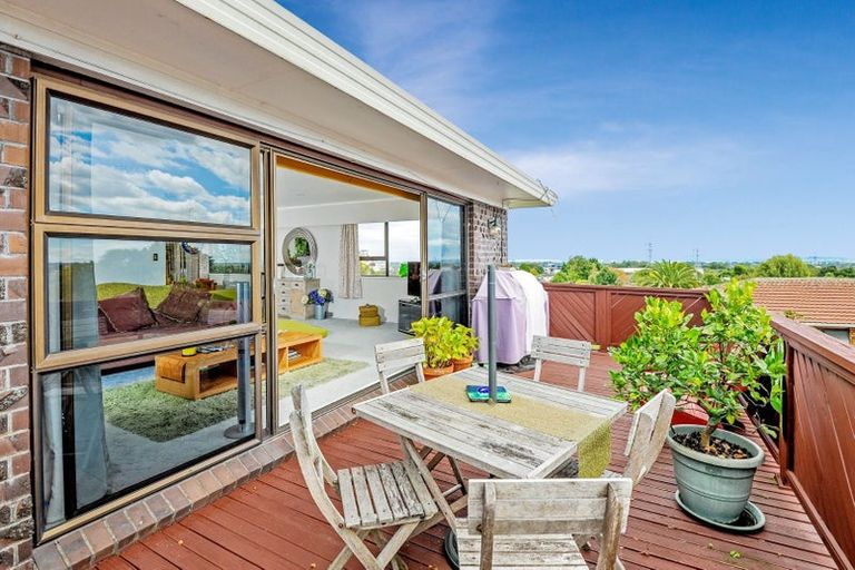 Photo of property in 2/22 Diorella Drive, Clover Park, Auckland, 2019