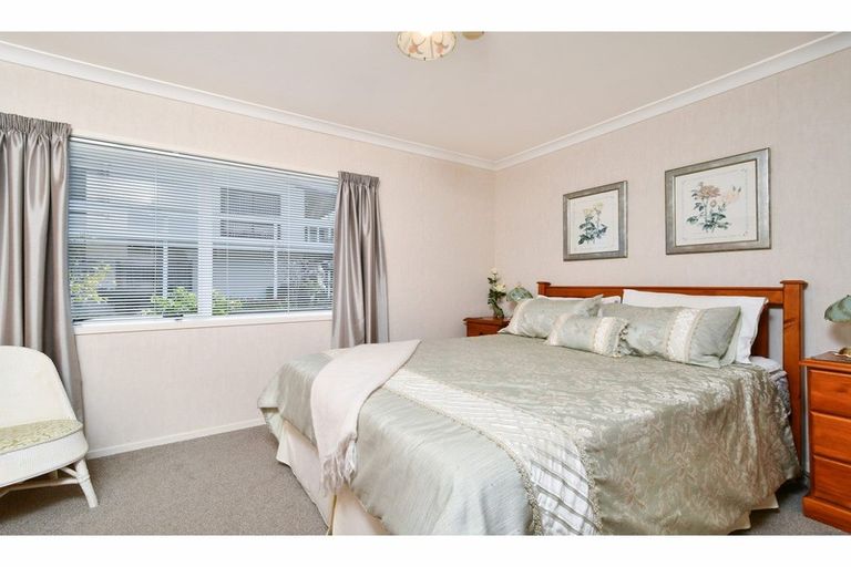Photo of property in 2 Parkside Road, West Harbour, Auckland, 0618