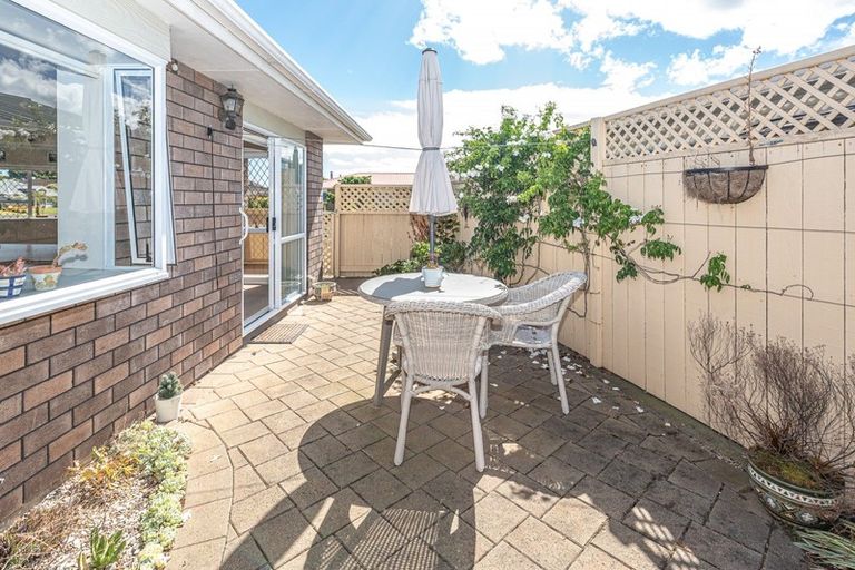 Photo of property in 6 Waharua Place, Tawhero, Whanganui, 4501