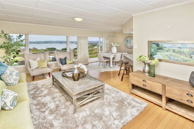 Photo of property in 6 Montgomery Crescent, Cockle Bay, Auckland, 2014