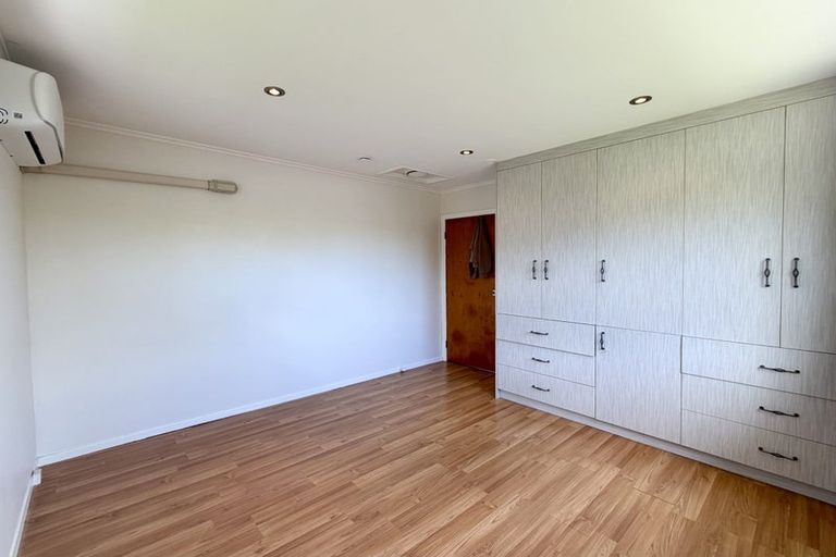 Photo of property in 55 La Rosa Street, Green Bay, Auckland, 0604