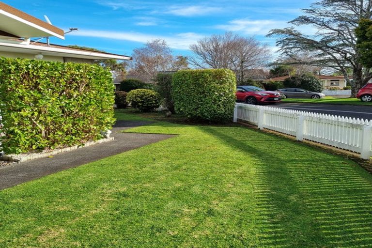 Photo of property in 3 Nursery Place, Westown, New Plymouth, 4310