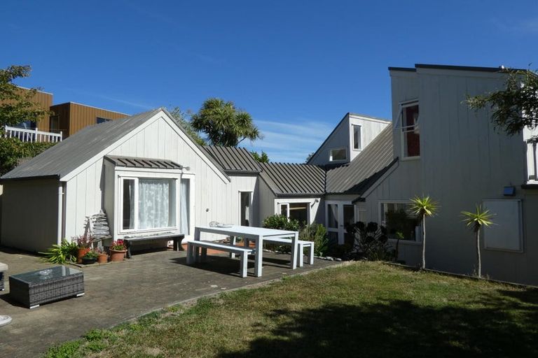 Photo of property in 9 Indira Place, Khandallah, Wellington, 6035