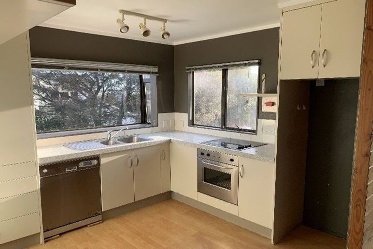 Photo of property in 1/33 Becroft Drive, Forrest Hill, Auckland, 0620