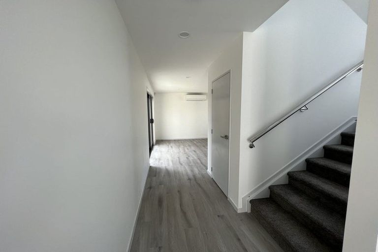 Photo of property in 12 Matukutureia Lane, Manurewa, Auckland, 2102