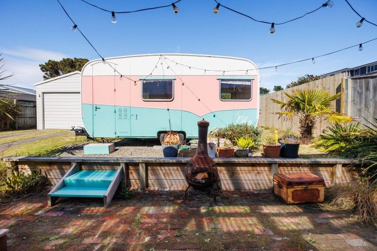 Photo of property in 16 Chrystal Street, Foxton Beach, Foxton, 4815