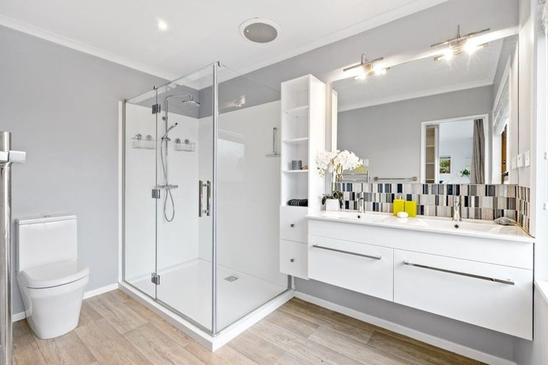 Photo of property in 68 Paragon Avenue, Beach Haven, Auckland, 0626