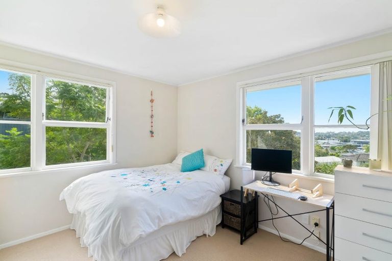 Photo of property in 1/8 Ludlow Terrace, Totara Vale, Auckland, 0627