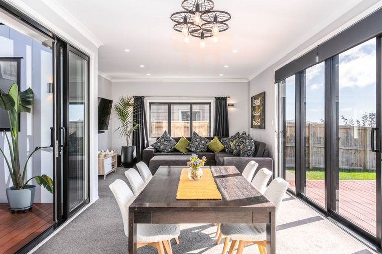 Photo of property in 28 Queen Charlotte Drive, Aotea, Porirua, 5024