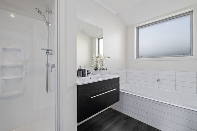 Photo of property in 2 Banbury Terrace, Lower Shotover, Queenstown, 9304