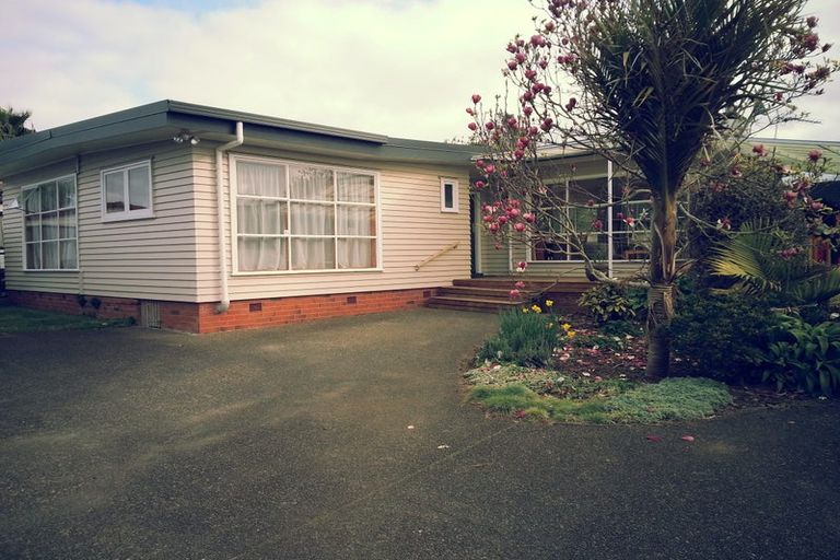 Photo of property in 10 Rimu Road, Mangere Bridge, Auckland, 2022