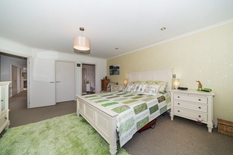 Photo of property in 3 Manhattan Court, Kelvin Grove, Palmerston North, 4414