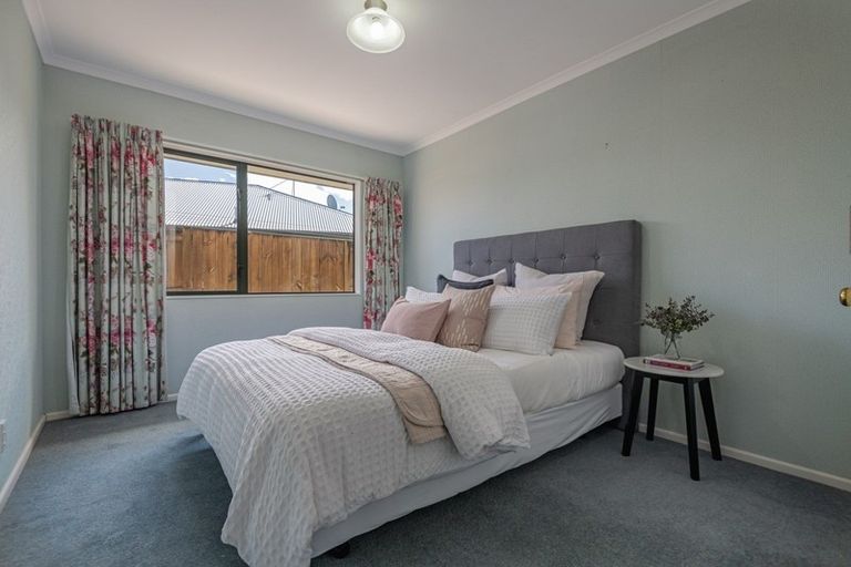 Photo of property in 40 Royal Oak Drive, Kelvin Grove, Palmerston North, 4414