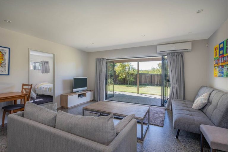Photo of property in 2/9 Alberta Street, Acacia Bay, Taupo, 3330