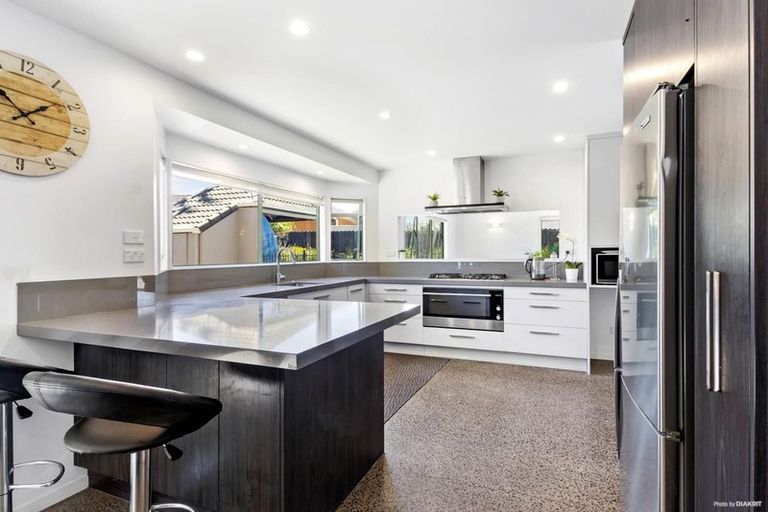 Photo of property in 8 Chippewa Place, Conifer Grove, Takanini, 2112