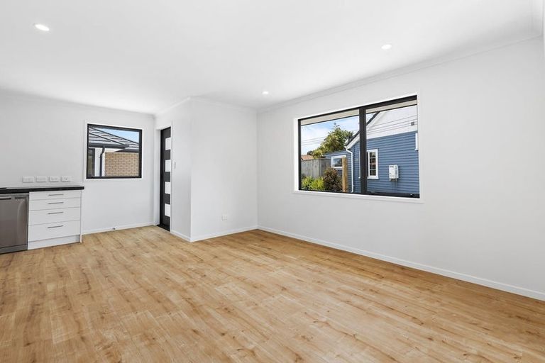 Photo of property in 1/85a Atkinson Road, Titirangi, Auckland, 0604