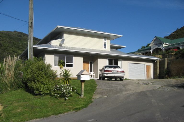 Photo of property in 64 York Street, Picton, 7220