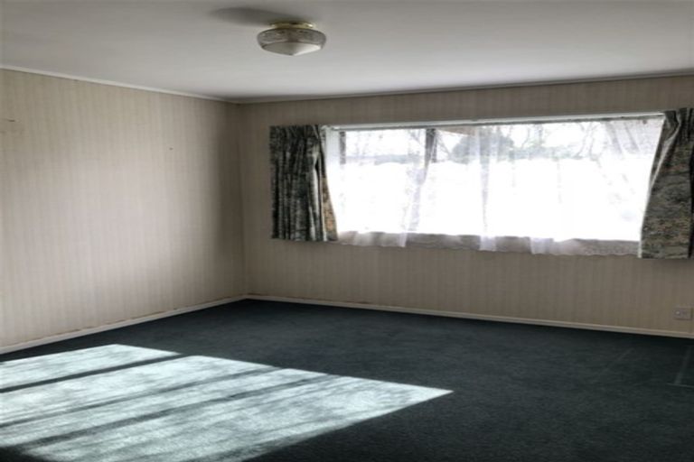 Photo of property in 1/4267 Great North Road, Glendene, Auckland, 0602