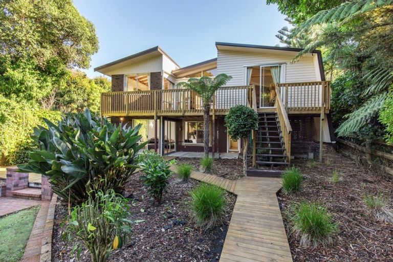 Photo of property in 22 Korotaha Terrace, Rothesay Bay, Auckland, 0630