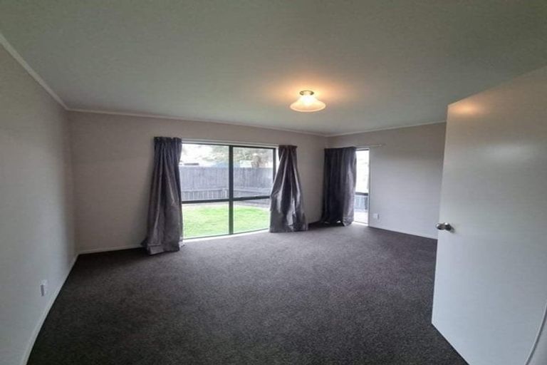 Photo of property in 1/11 Blackgate Place, Weymouth, Auckland, 2103