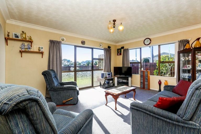 Photo of property in 1 Nursery Place, Westown, New Plymouth, 4310