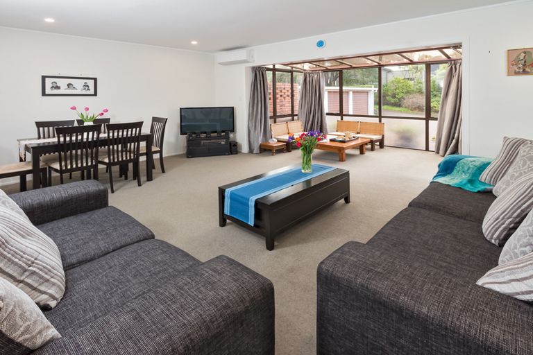 Photo of property in 2/83 Uxbridge Road, Cockle Bay, Auckland, 2014