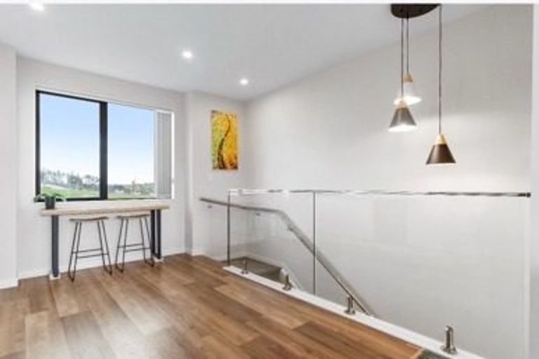 Photo of property in 36 Pohewa Road, Silverdale, 0932