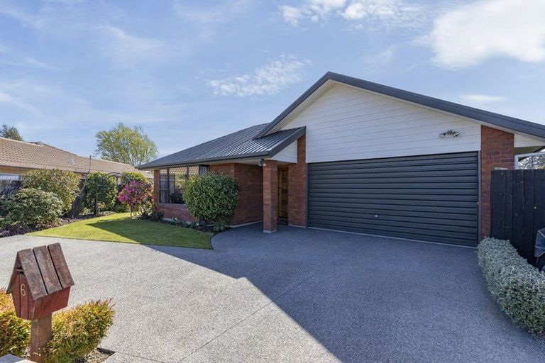 Photo of property in 6 Thornhill Place, Sockburn, Christchurch, 8042
