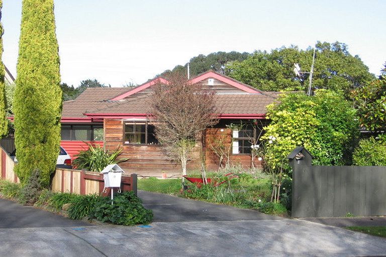 Photo of property in 9 Montgomery Terrace, Hokowhitu, Palmerston North, 4410