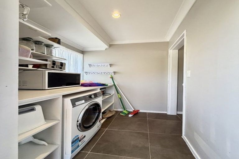 Photo of property in 2 Opurere Grove, Tirohanga, Lower Hutt, 5010