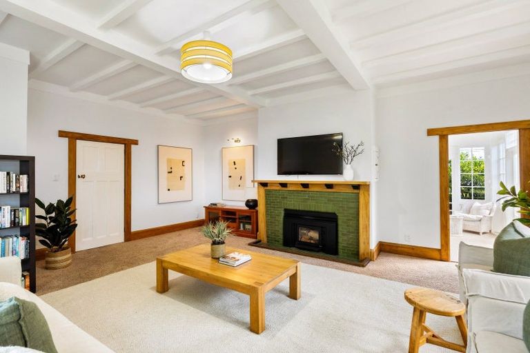 Photo of property in 28 Fitzroy Road, Bluff Hill, Napier, 4110