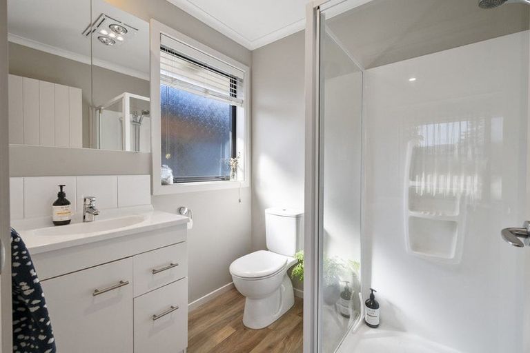 Photo of property in 16 Chestnut Close, Kelvin Grove, Palmerston North, 4414