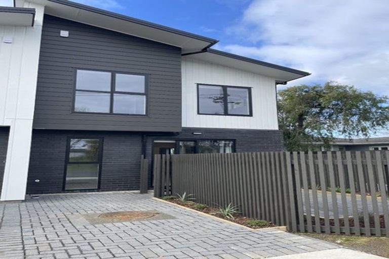 Photo of property in 2/9 Kamaka Road, Mangere Bridge, Auckland, 2022