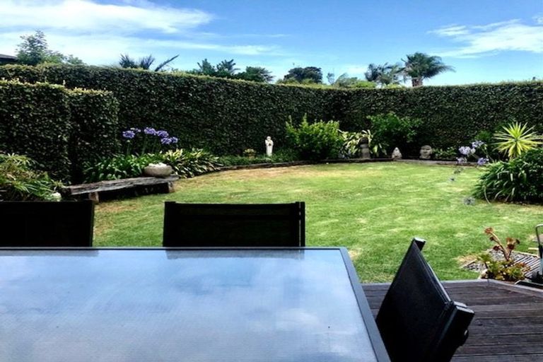 Photo of property in 11 Ocean View Road, Milford, Auckland, 0620