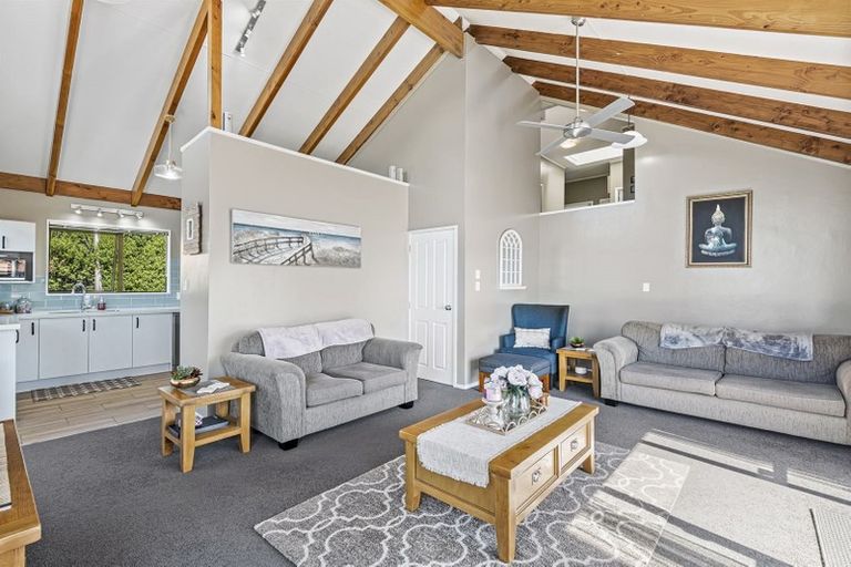 Photo of property in 92b Colwill Road, Massey, Auckland, 0614